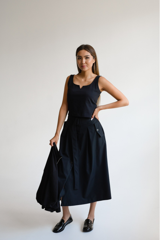 Юбка в спортивном стиле длины миди